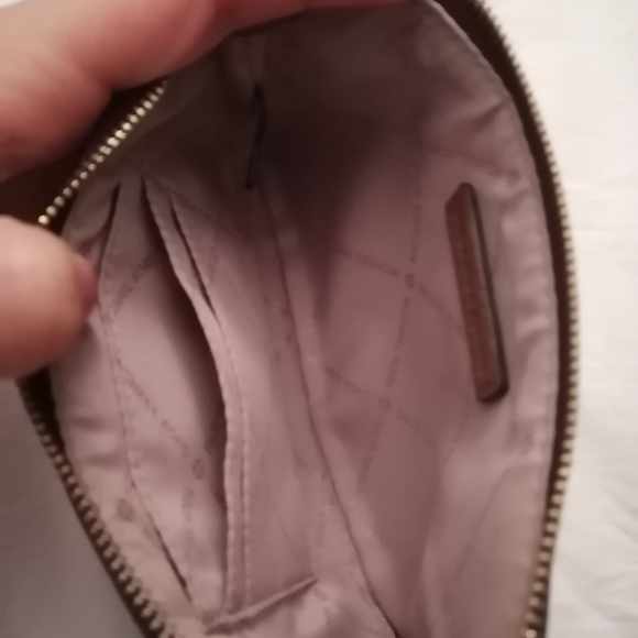 Mickael kors wristlet - Picture 4 of 4